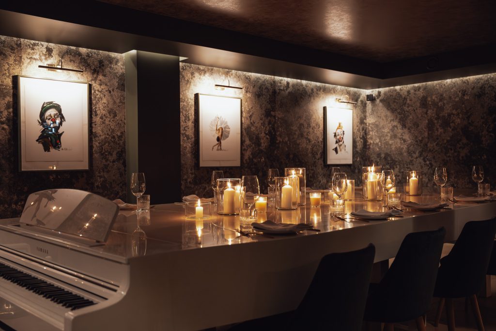 Piano table at Thalia